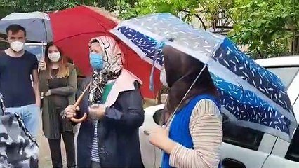 Altyapı hizmetleri kesilen Tozkoparan Mahallesi sakinleri ile polis arasında tartışma: "Bu arsalarda gözünüz var"