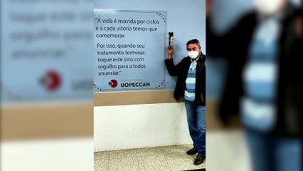 Homem vence o câncer e família comemora alta médica em Umuarama