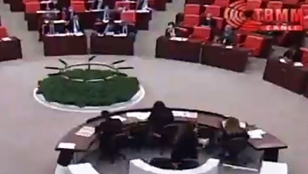 AKP'li Vahit Kiler Meclis kürsüsünde Bitlis Ticaret ve Sanayi Odası Başkanı Davut Tezcan'a "İt" dedi