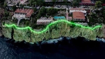 Antalya'da falezler üzerinde yapılacak olan proje "pavyona benziyor" gerekçesi ile iptal edildi