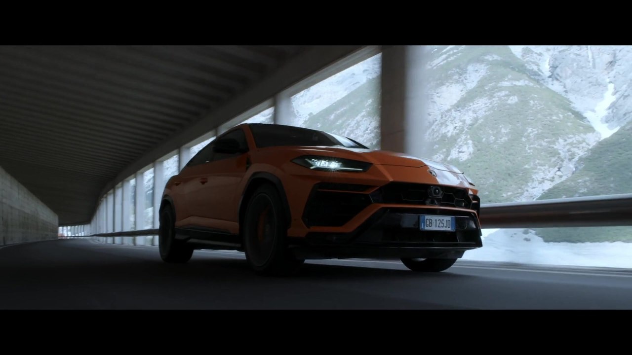 Lamborghini Urus und Aaron Durogati attackieren gemeinsam die Alpen