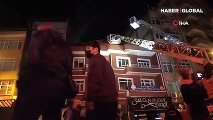 Yangın binalara sıçradı, mahalleli sokağa döküldü