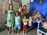Mãe e filhos que conviviam com ratos na Zona Sul de Cajazeiras ganham comida e móveis novos