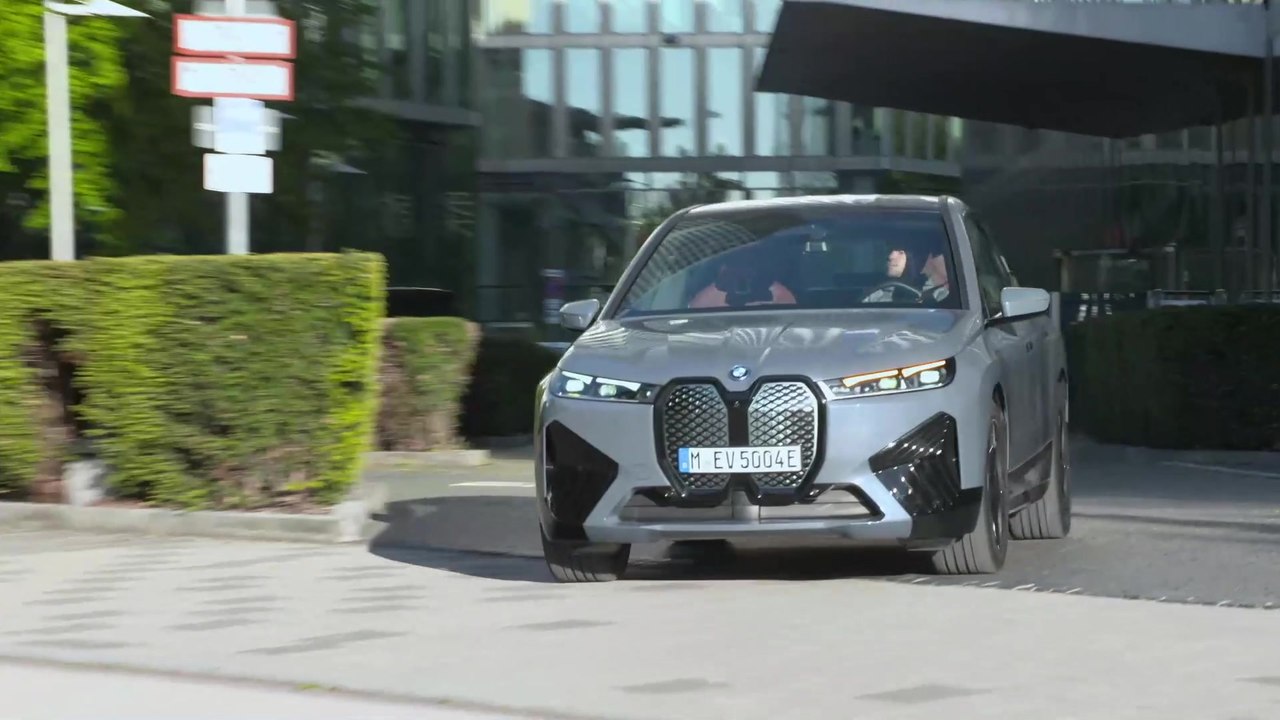 Der erste BMW iX - Perfekt ausbalancierte Fahreigenschaften