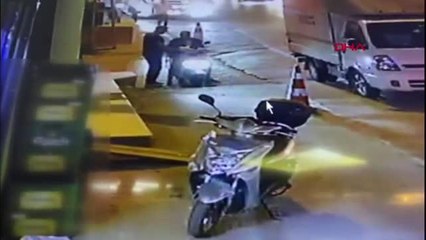 ÇEKMEKÖY'DE MOTOSİKLETLE UYUŞTURUCU SATIŞINA POLİS BASKINI