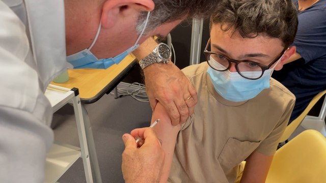 Vaccination des ados de 12 à 17 ans : Sa principale motivation, c'est pouvoir aller en discothèque