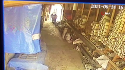 Aranan şahıs ile polis arasında yaşanan kovalamaca kamerada
