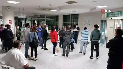 İstanbul'da gece yarısı hastanelerde aşı kuyruğu