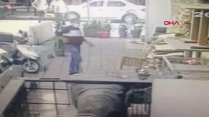 Son dakika haberleri! AVCILAR'DA GARSONUN BIÇAKLANMA ANI KAMERADA