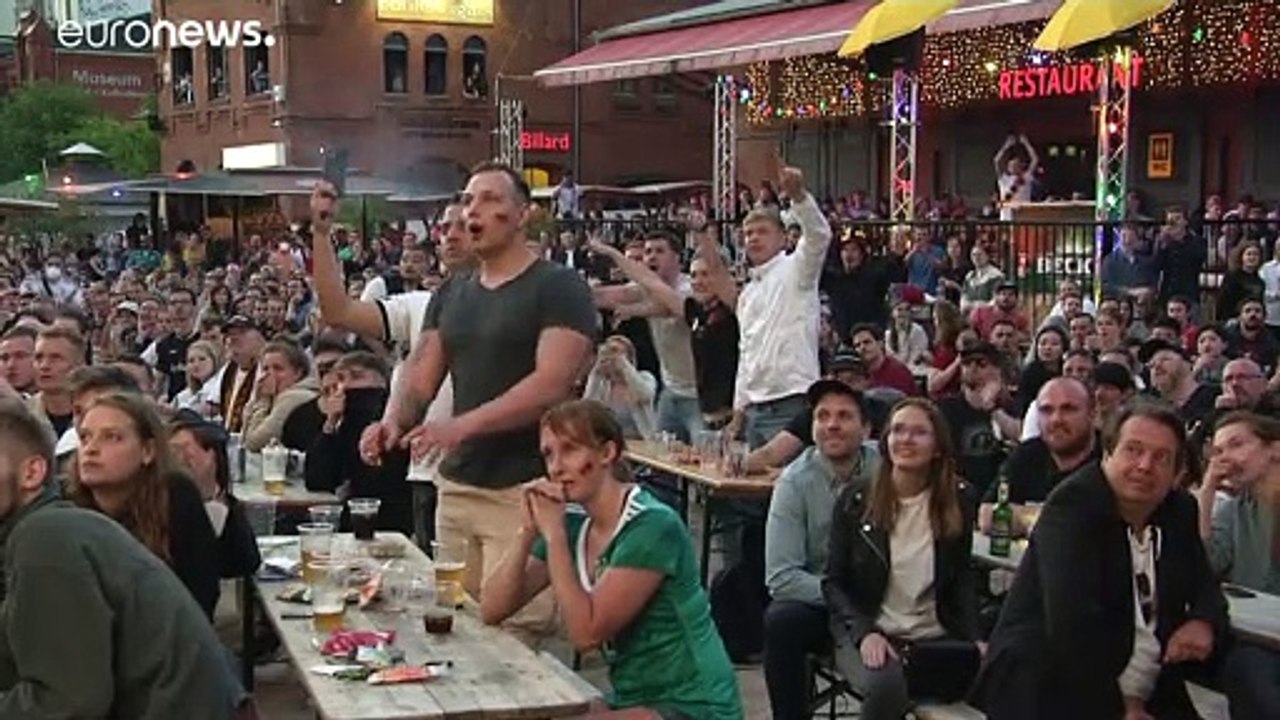 Ob Prenzlauer Berg oder Münchner Biergarten: Public Viewing lebt!