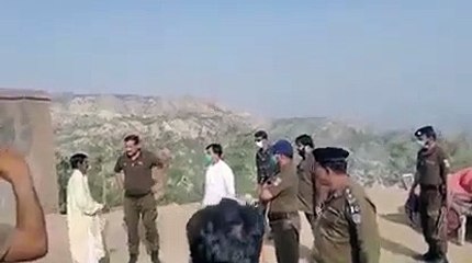 Un militar paquistaní cae fulminado y muere delante de las cámaras cinco minutos después de vacunarse