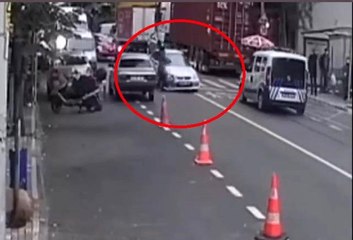 Yolun karşısına geçmek isterken dehşeti böyle yaşadı