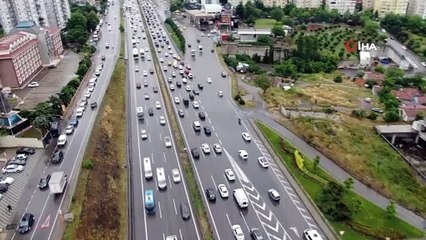 - Anadolu yakasında sağanak yağış trafiğe neden oldu