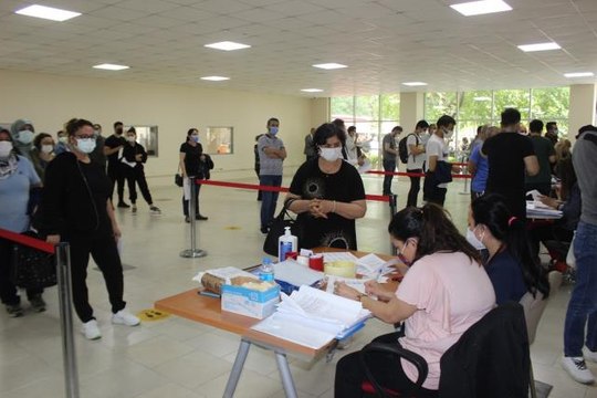 Fatih Sultan Mehmet Eğitim ve Araştırma Hastanesinde günlük aşılama sayısı 6 bine ulaştı