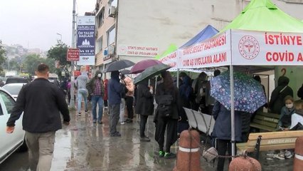 YAĞMURA ALDIRMADILAR AŞI İÇİN BEKLEDİLER