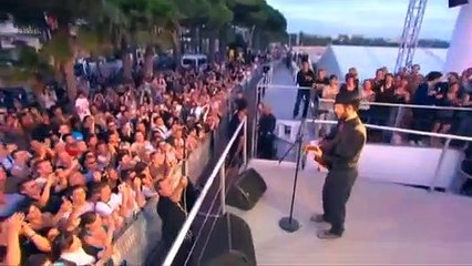 Charlie Winston chante "Like a Hobo" en live