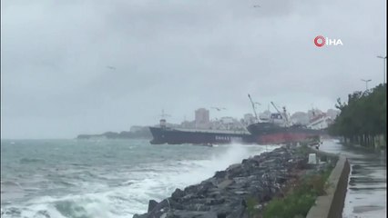 Kartal'da kuvvetli rüzgar nedeniyle Panama bayraklı kargo gemisi sürüklendi