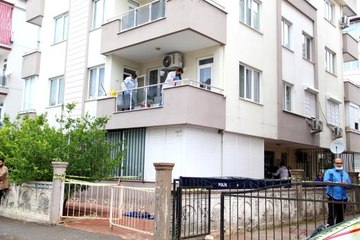 Balkonda halı çırpan kadın beton zemine düşerek feci şekilde can verdi
