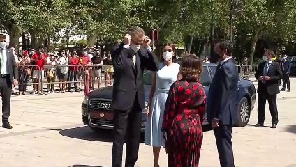 La Reina Letizia, impecable con un vestido 'animal print'