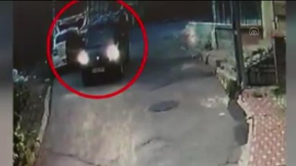 Çekmeköy'de otomobilden hırsızlık yaptıkları öne sürülen 2 kişi tutuklandı