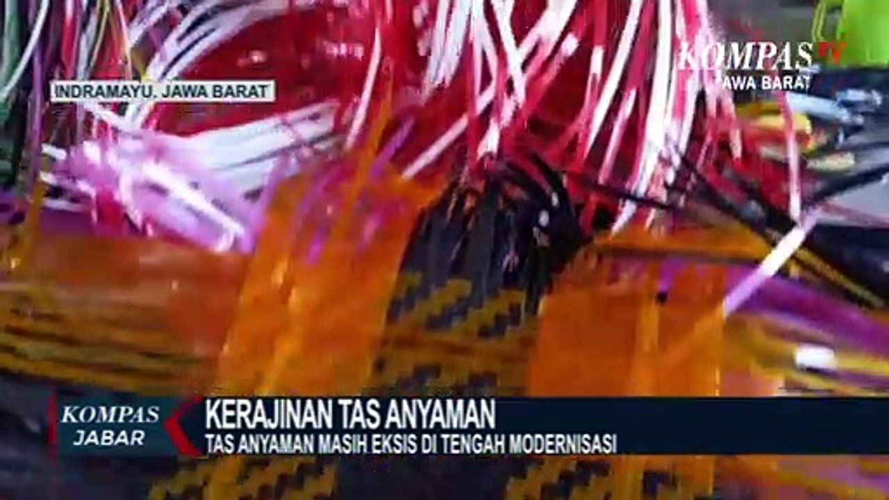 Unik! Warna Warni Tas Anyaman Khas Indramayu