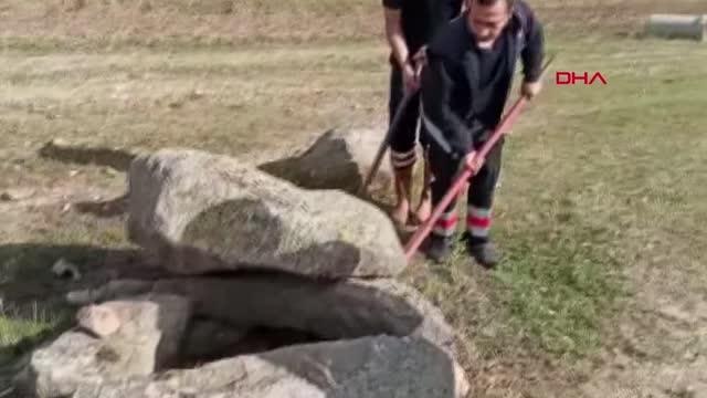 15 METRELİK KUYUYA DÜŞEN TİLKİYİ İTFAİYE KURTARDI