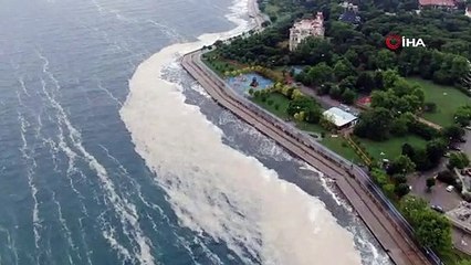 Lodosun kıyıya sürüklediği müsilaj, havadan görüntülendi