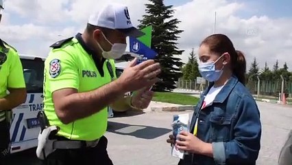 ÇORUM - Emniyet kemeri kullanan sürücünün çocuğuna kitap hediyesi kampanyası
