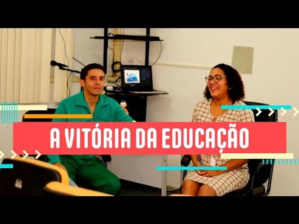Gari defende TCC vestido com uniforme de trabalho