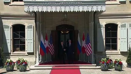 Biden-Putin: una stretta di mano e poi a colloquio