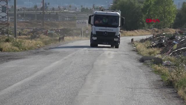 AFYONKARAHİSAR ARSASINDAN GEÇEN YOLU TRAFİĞE KAPATTI, VATANDAŞLAR BAŞKA YOLU KULLANDI