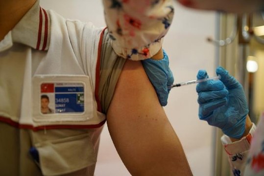 Otomotiv devi Tofaş, çalışanlarını iş yerinde aşılamaya başladı