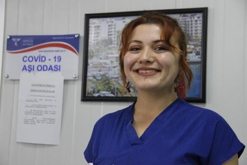 Bakan Koca'nın paylaştığı 1 günde 224 kişiye aşı yapan Sabire hemşire konuştu