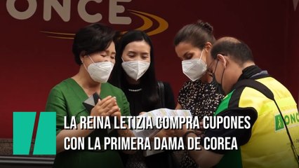 La reina Letizia y la Primera Dama de Corea del Sur, Kim Jung-Sook, compran cupones de la ONCE