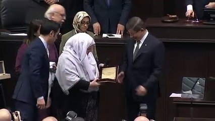 AK Parti grubunda ilgi odağı oldu