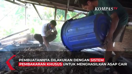 Скачать видео: Kreatif! Limbah Batok Kelapa Diolah Menjadi Hand Sanitizer dan Antiseptik