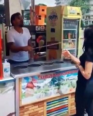 Un vendeur de glaces turque se met à danser