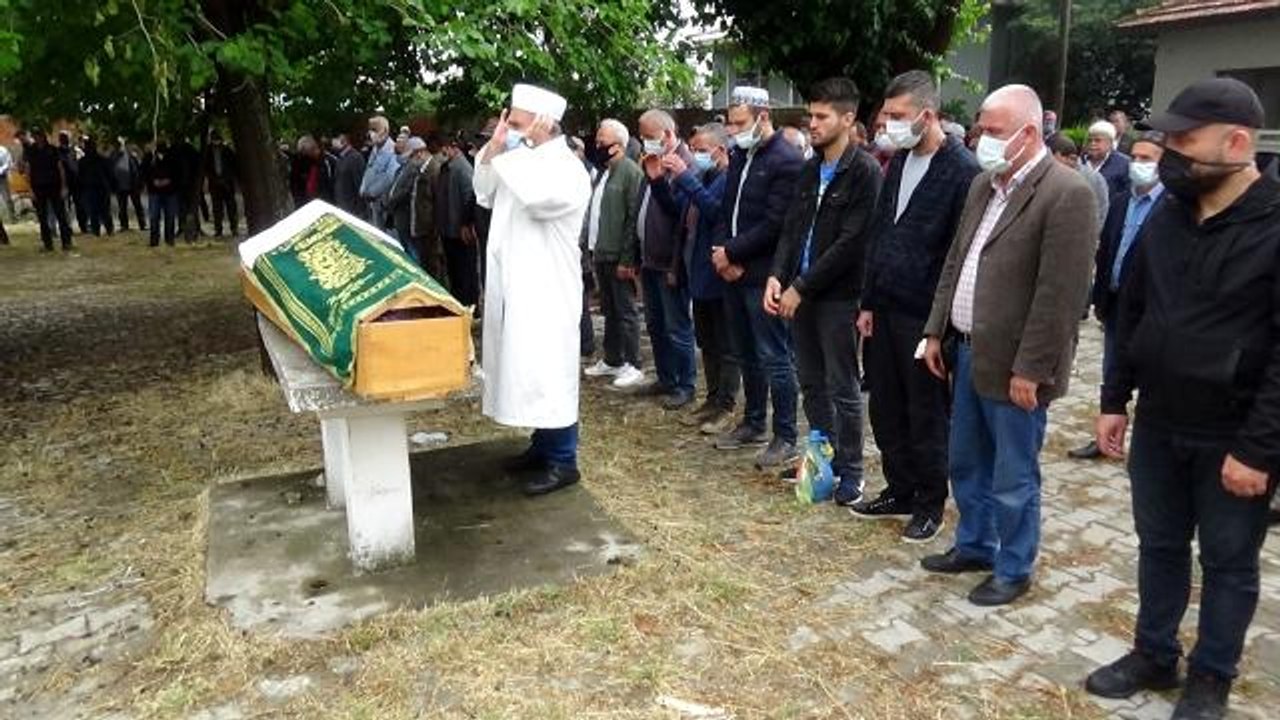 Son dakika haberleri: Oğulları tarafından öldürülen anne ve baba toprağa verildi