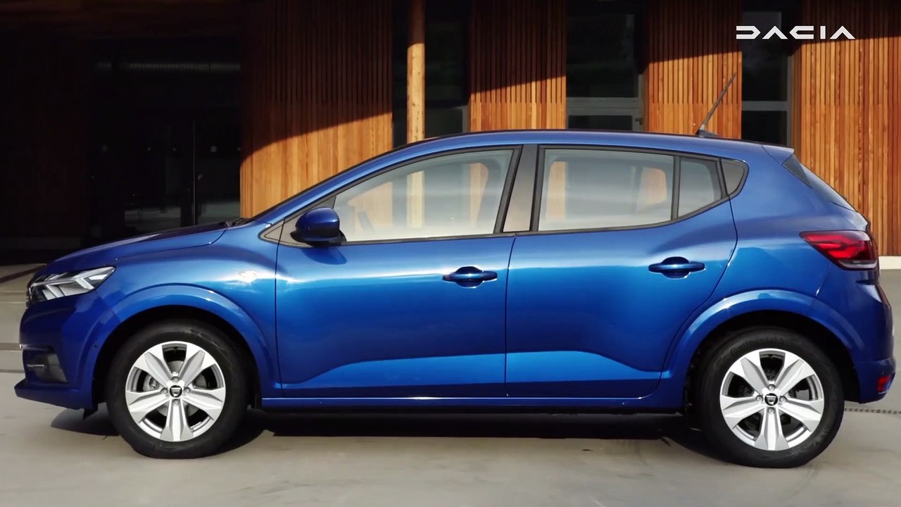 Denis le Vot présente le positionnement de Dacia