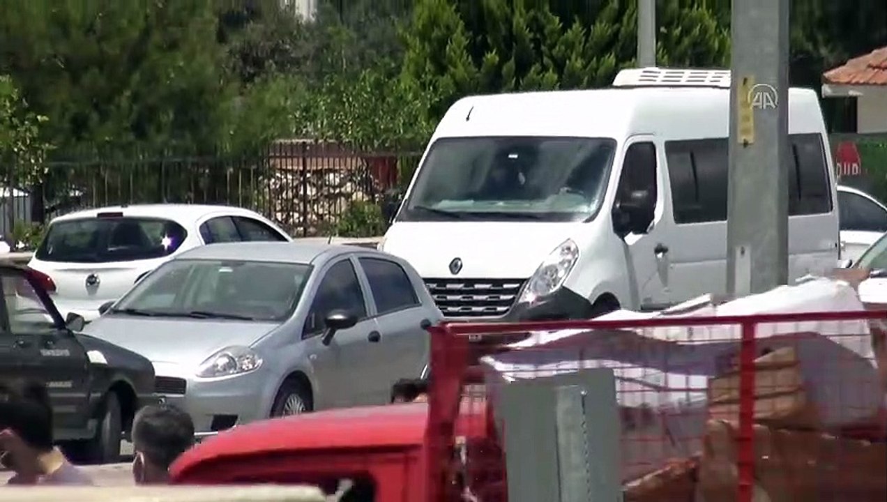 AYDIN - Didim Belediye Başkanı Atabay ile avukatına sopayla saldırdığı öne sürülen 6 zanlı adliyede