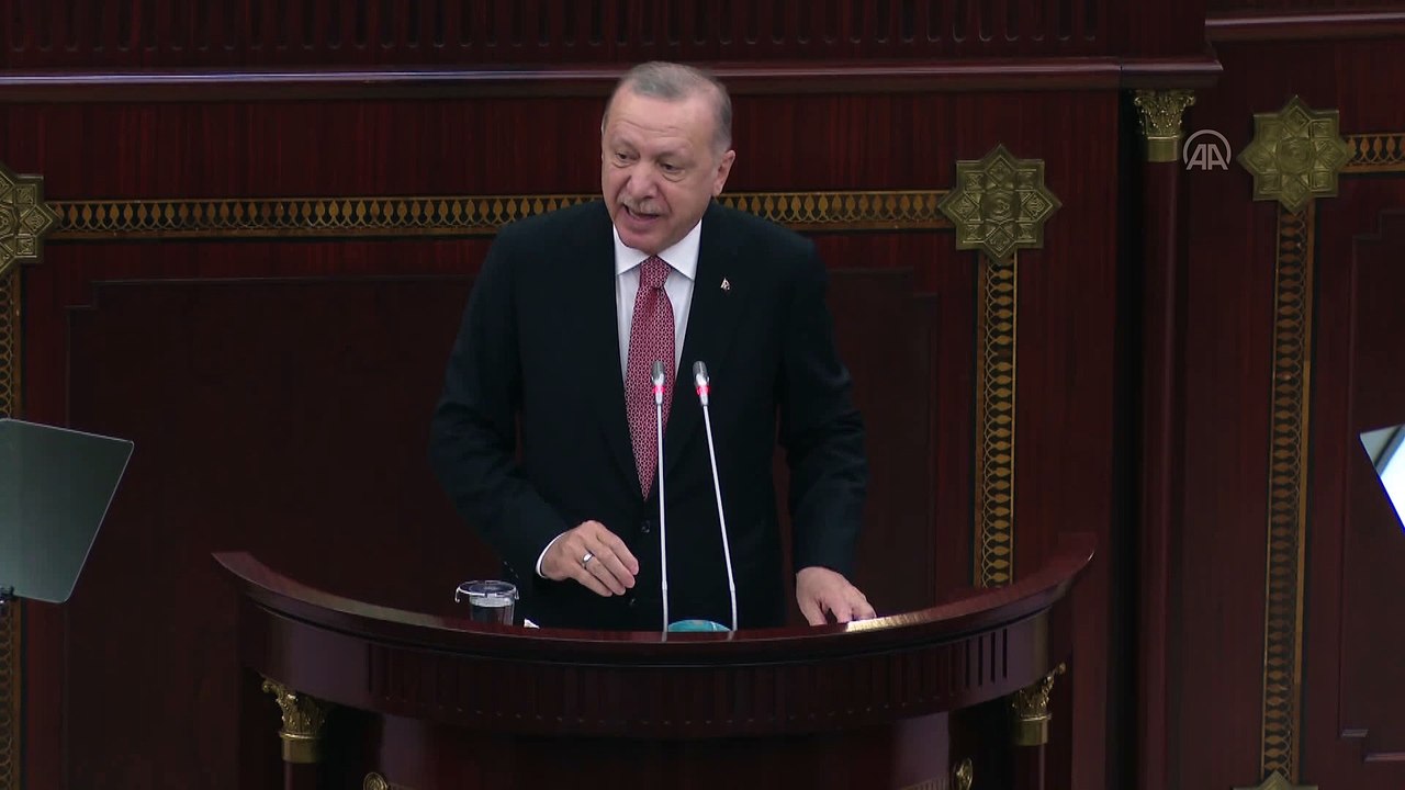 BAKÜ - Cumhurbaşkanı Erdoğan: 'Medeniyet ile vandallık arasındaki farkı görmek isteyen, gelsin Karabağ'da iki dönem arasındaki farka baksın'