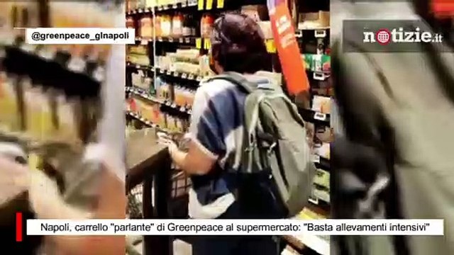 Napoli, carrello parlante di Greenpeace al supermercato: Basta allevamenti intensivi