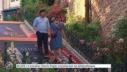 BLOIS / L'escalier Denis PAPIN transformé en bibliothèque