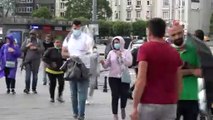 - Taksim'de etkili olan sağanak yağmur ve rüzgar vatandaşlara zor anlar yaşattı