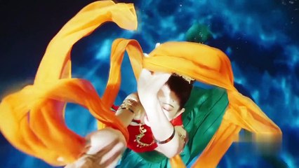 Danse sous l’eau en apnée « Prière » 祈 (洛神水赋)