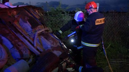 Elektrik direğine çarpan otomobil hurdaya döndü, 1 yaralı