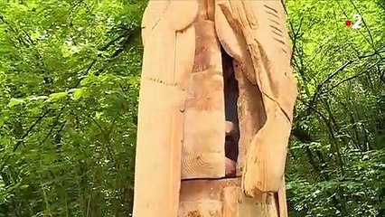 La dernière performance de l'artiste Abraham Poincheval, enfermé pendant sept jours dans une sculpture