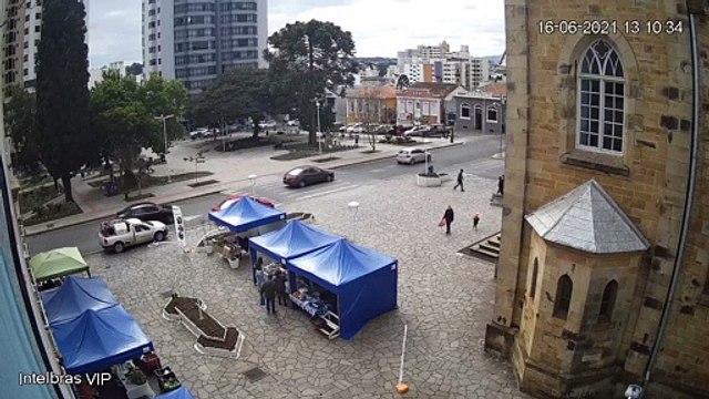 Homem que matou ex-namorada em Lages é visto correndo nas ruas da cidade