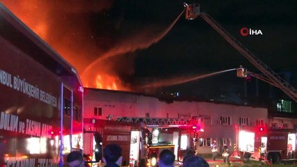 Halkalı'da fabrikanın çatısında korkutan yangın