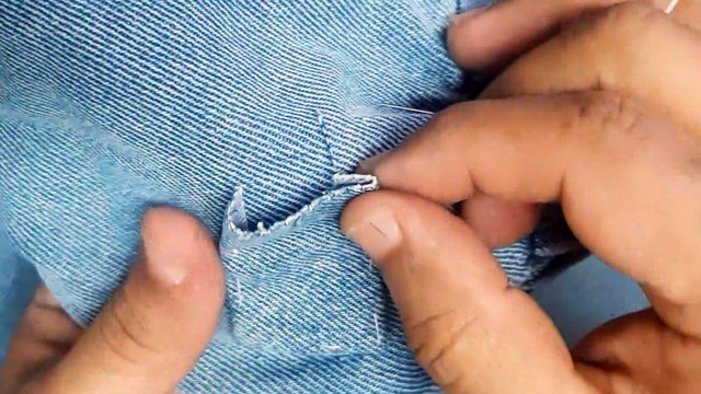 A piece of jeans must be fitted for this cut.